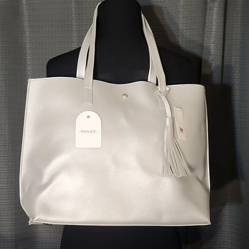 NWT Passage Silver Faux Leather Tote - Picture 3 of 9